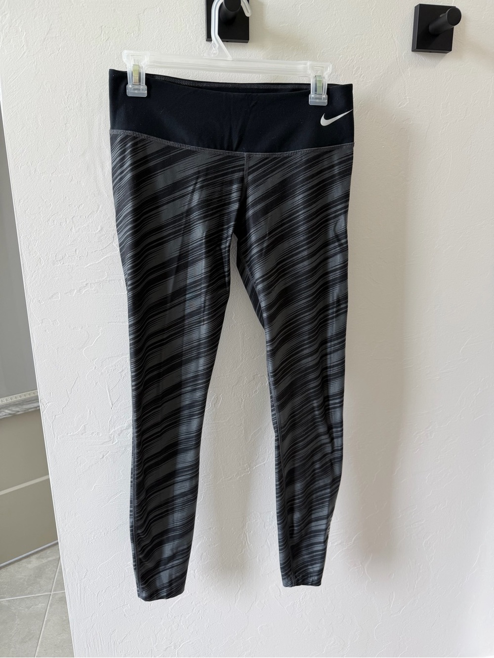 Nike Girls' Black & Gray Striped Training Leggings